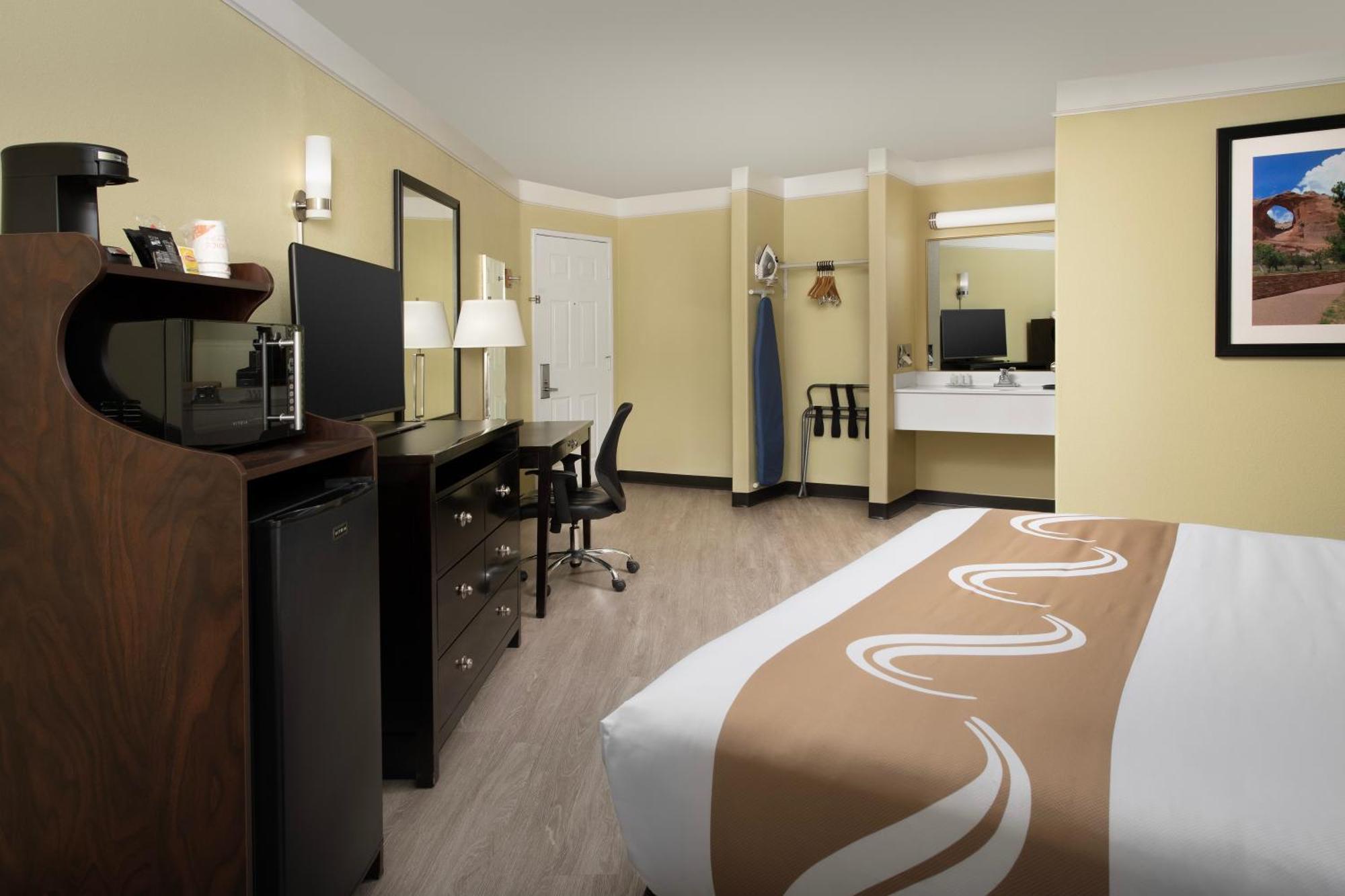 Quality Inn & Suites Gallup I-40 Exit 20 Kültér fotó