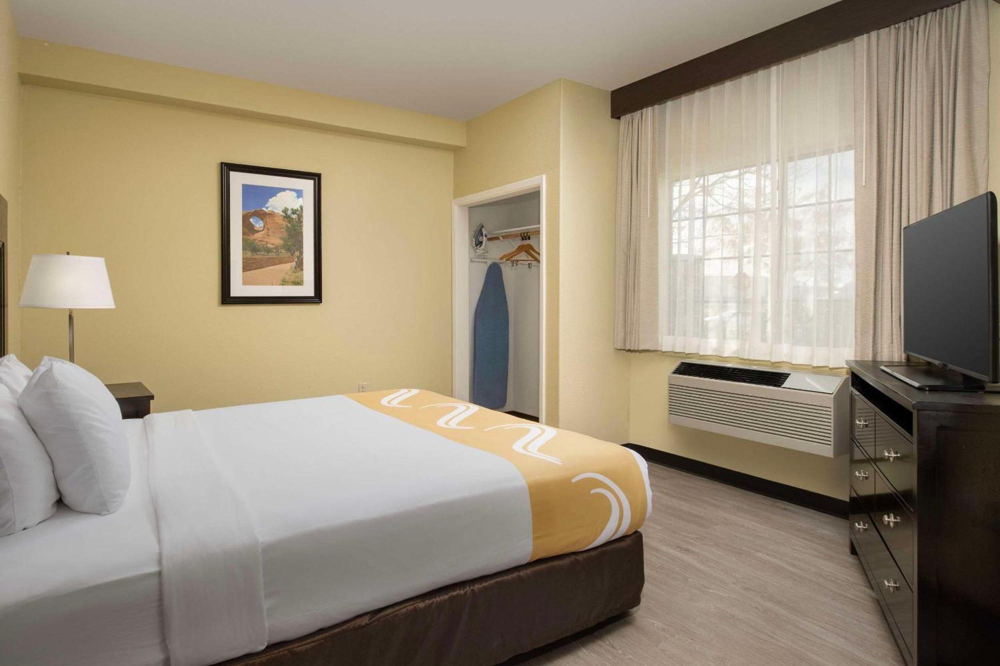 Quality Inn & Suites Gallup I-40 Exit 20 Kültér fotó