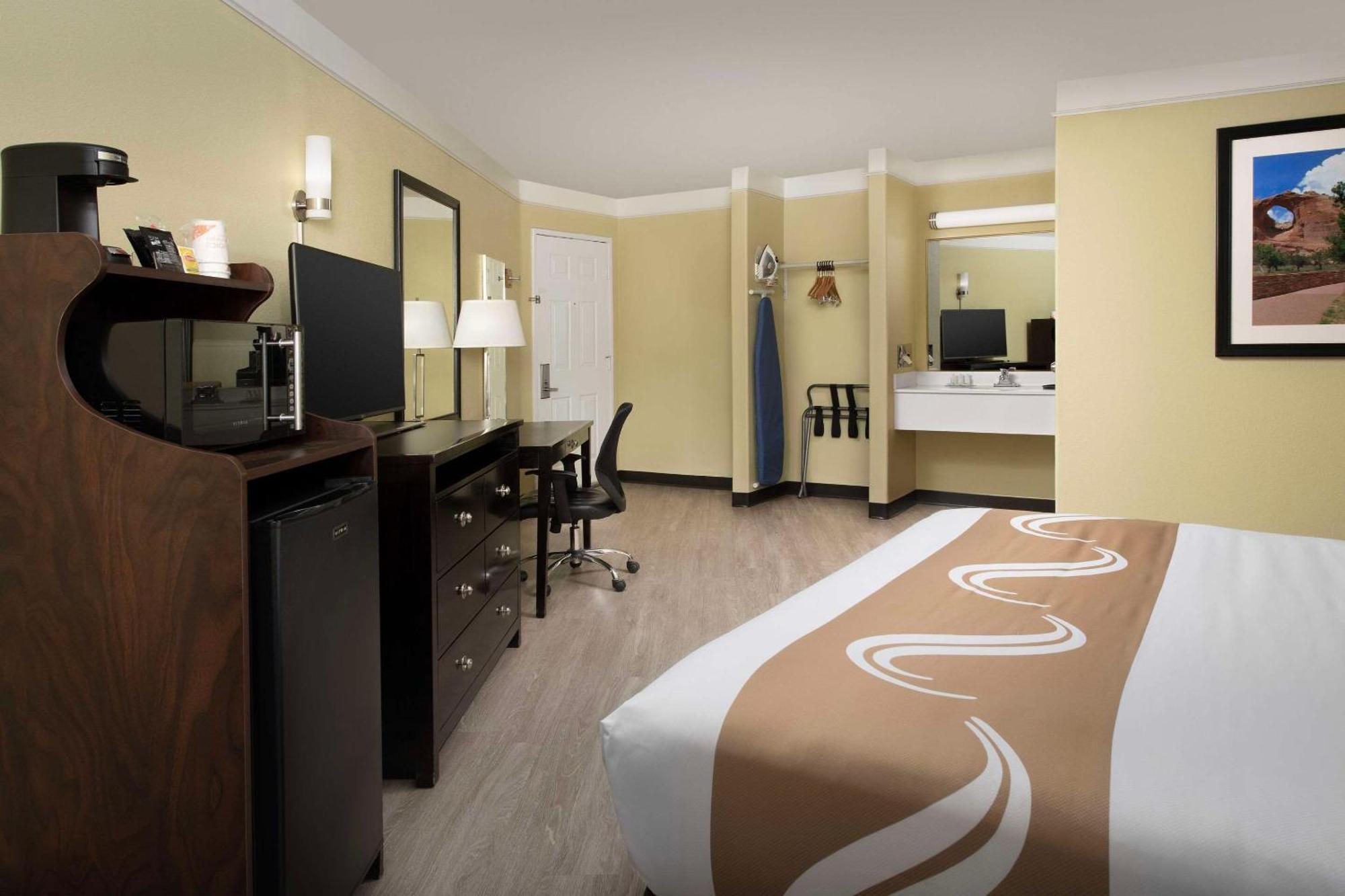 Quality Inn & Suites Gallup I-40 Exit 20 Kültér fotó