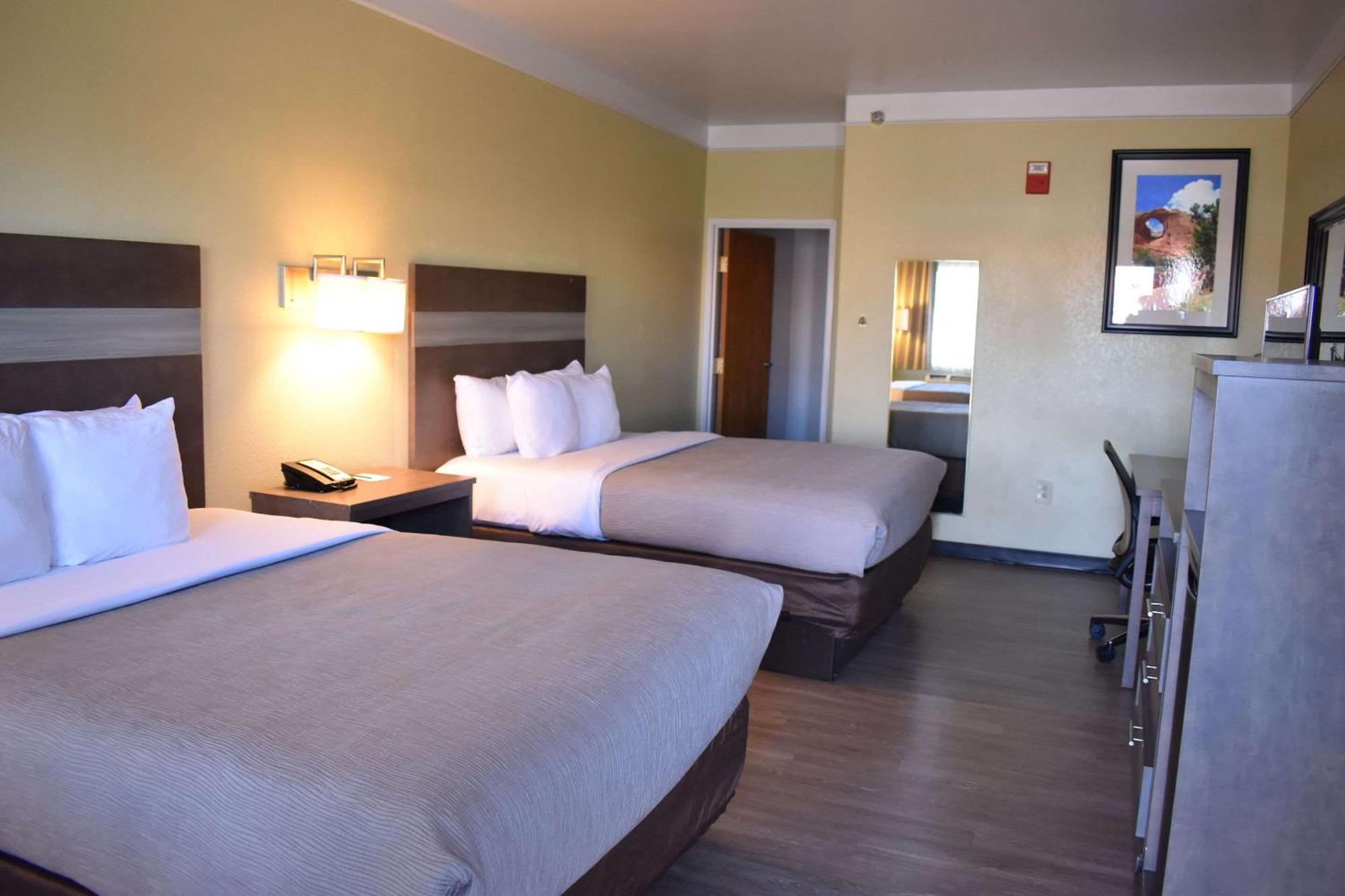 Quality Inn & Suites Gallup I-40 Exit 20 Kültér fotó
