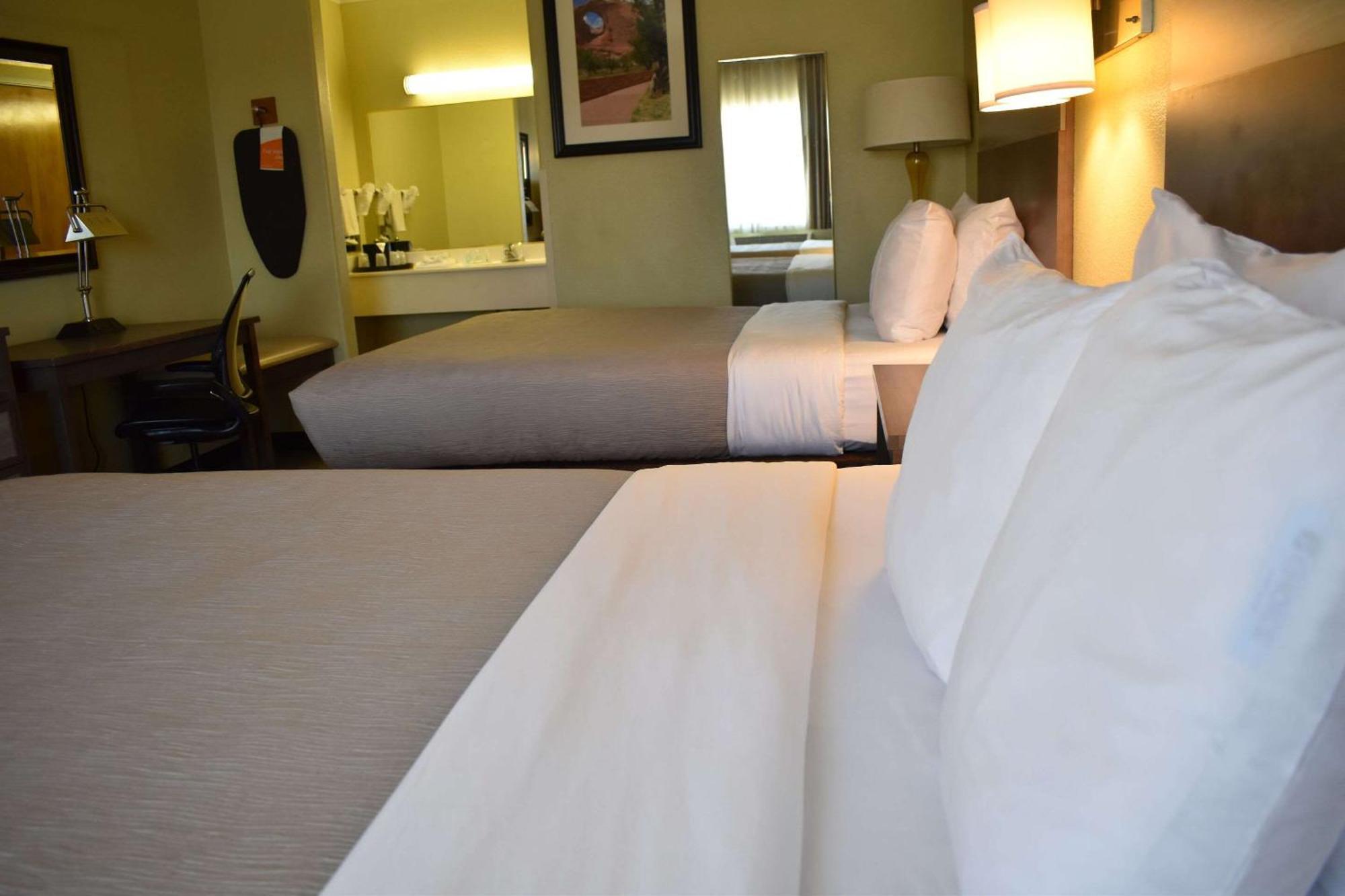 Quality Inn & Suites Gallup I-40 Exit 20 Kültér fotó