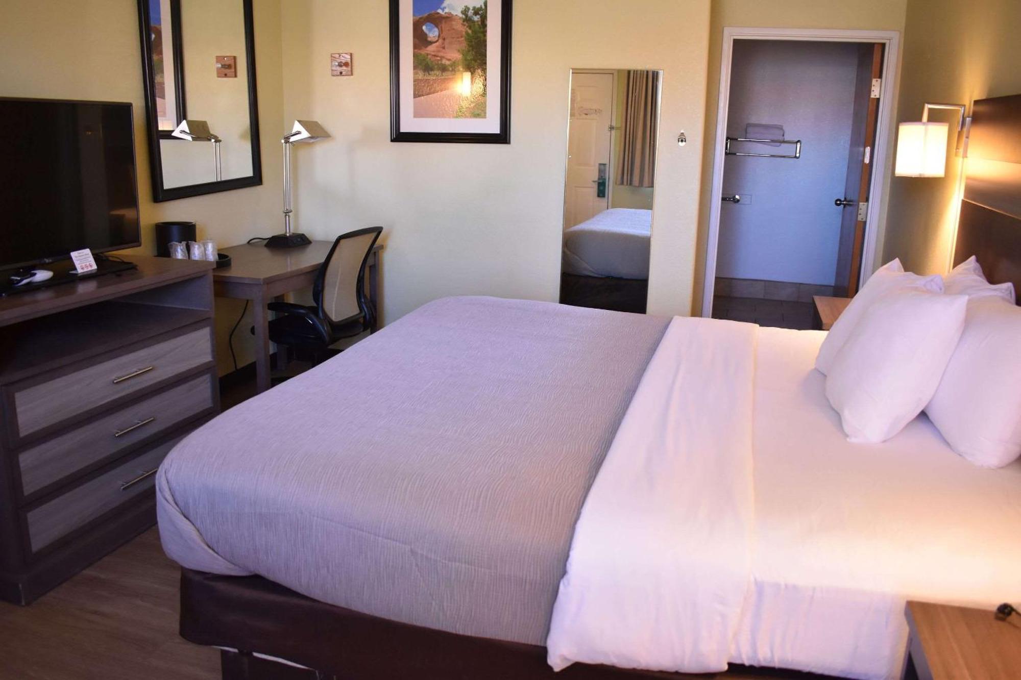 Quality Inn & Suites Gallup I-40 Exit 20 Kültér fotó