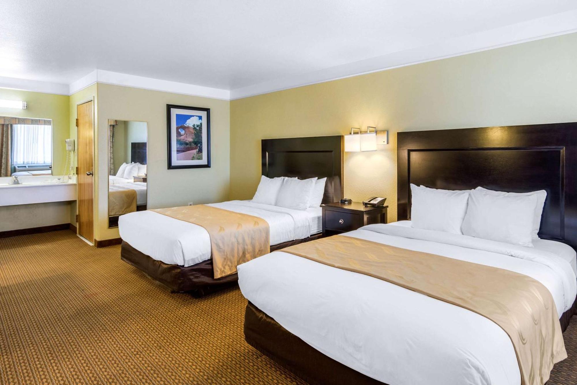 Quality Inn & Suites Gallup I-40 Exit 20 Kültér fotó